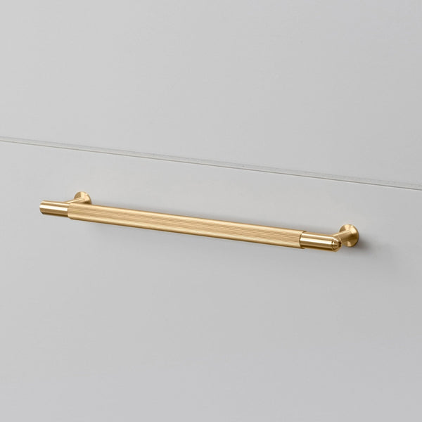 Linear Knurled Medium Pull Bar Cabinet Handle In Solid Brass