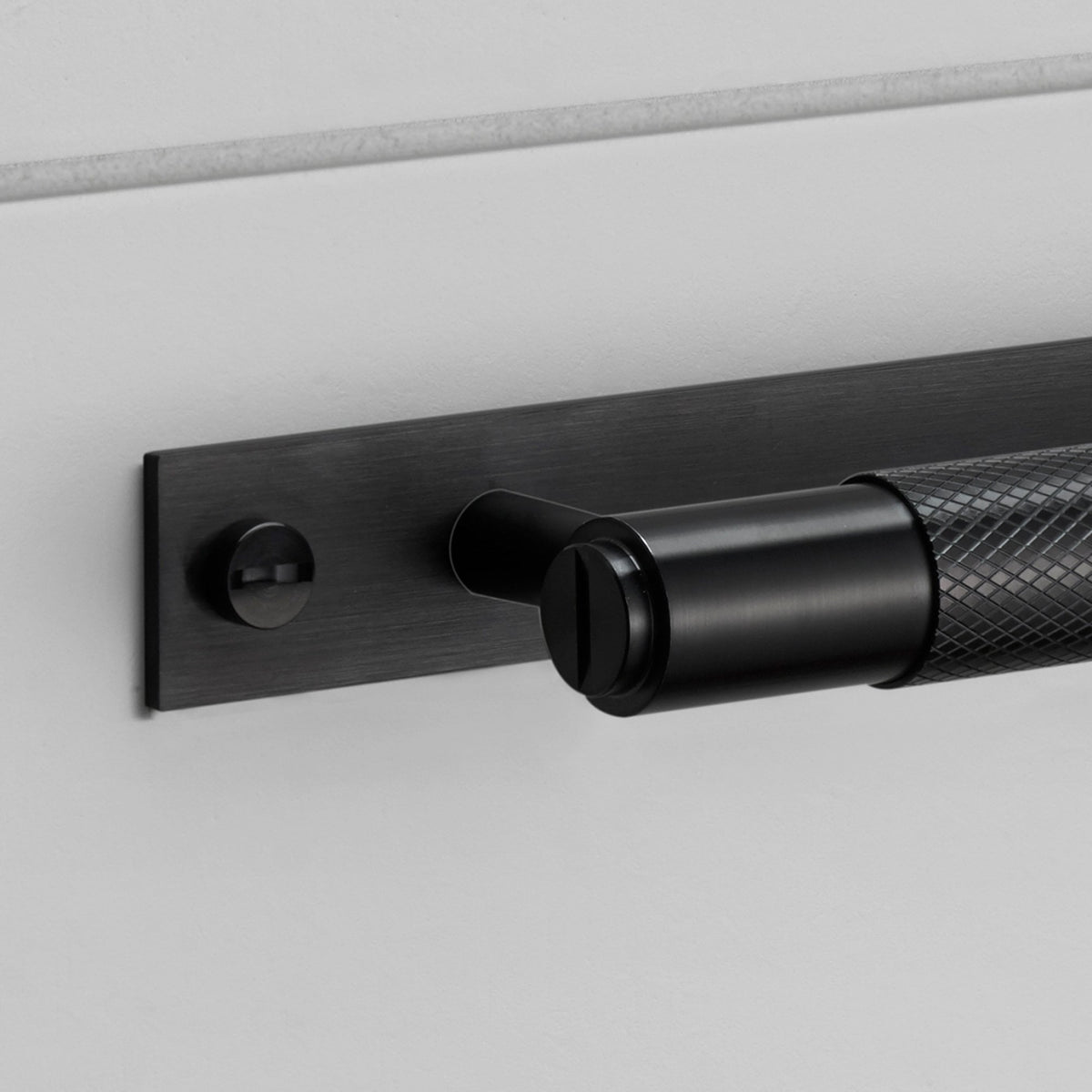 Knurled Small Pull Bar Cabinet Handle With Back Plate In Black