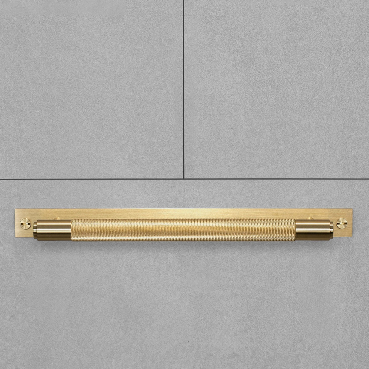 Knurled Small Pull Bar Cabinet Handle With Back Plate In Solid Brass