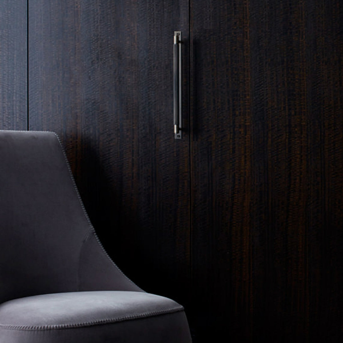 Knurled Small Pull Bar Cabinet Handle With Back Plate In Smoked Bronze