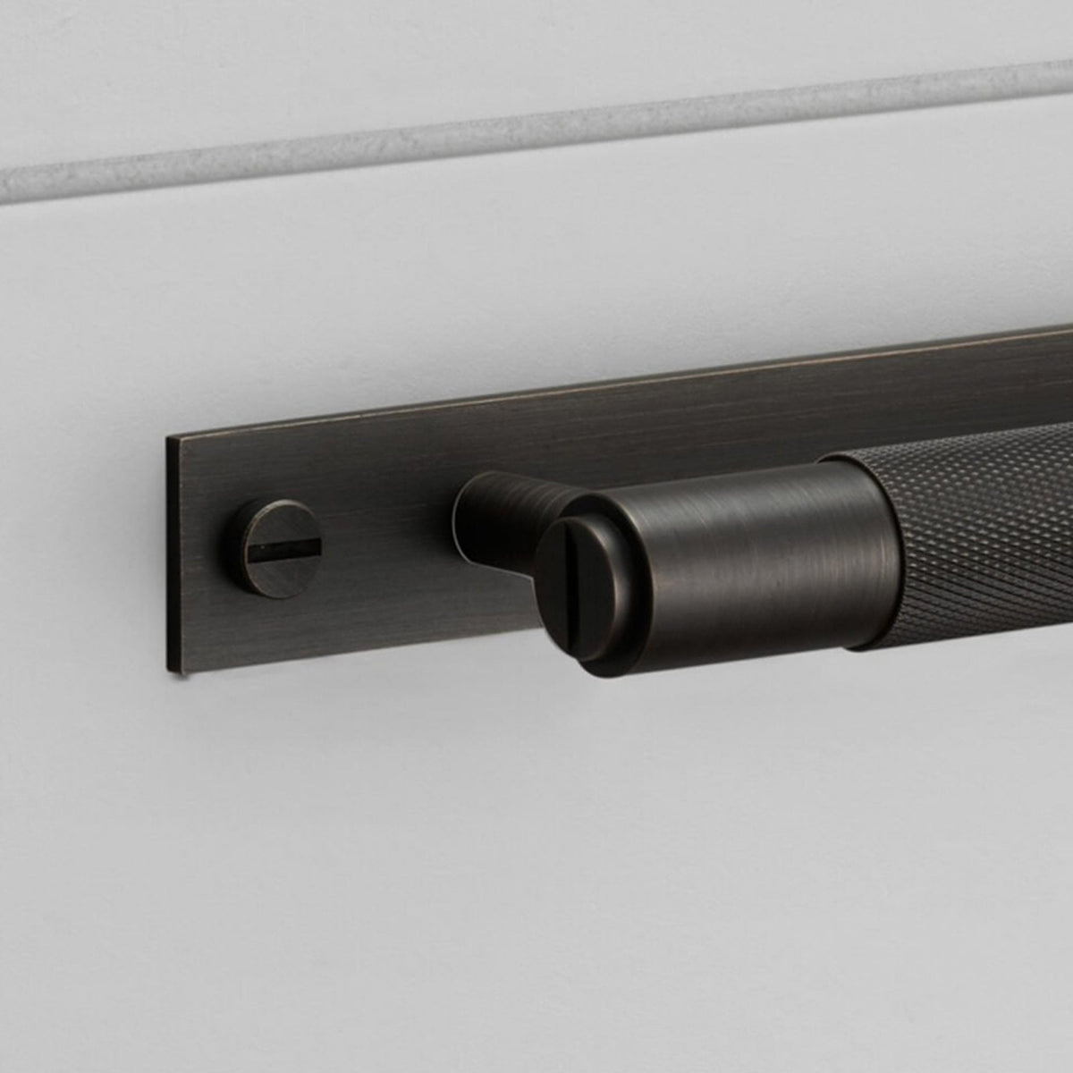 Knurled Small Pull Bar Cabinet Handle With Back Plate In Smoked Bronze