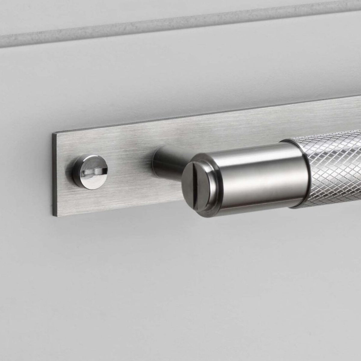 Knurled Small Pull Bar Cabinet Handle With Back Plate In Solid Steel