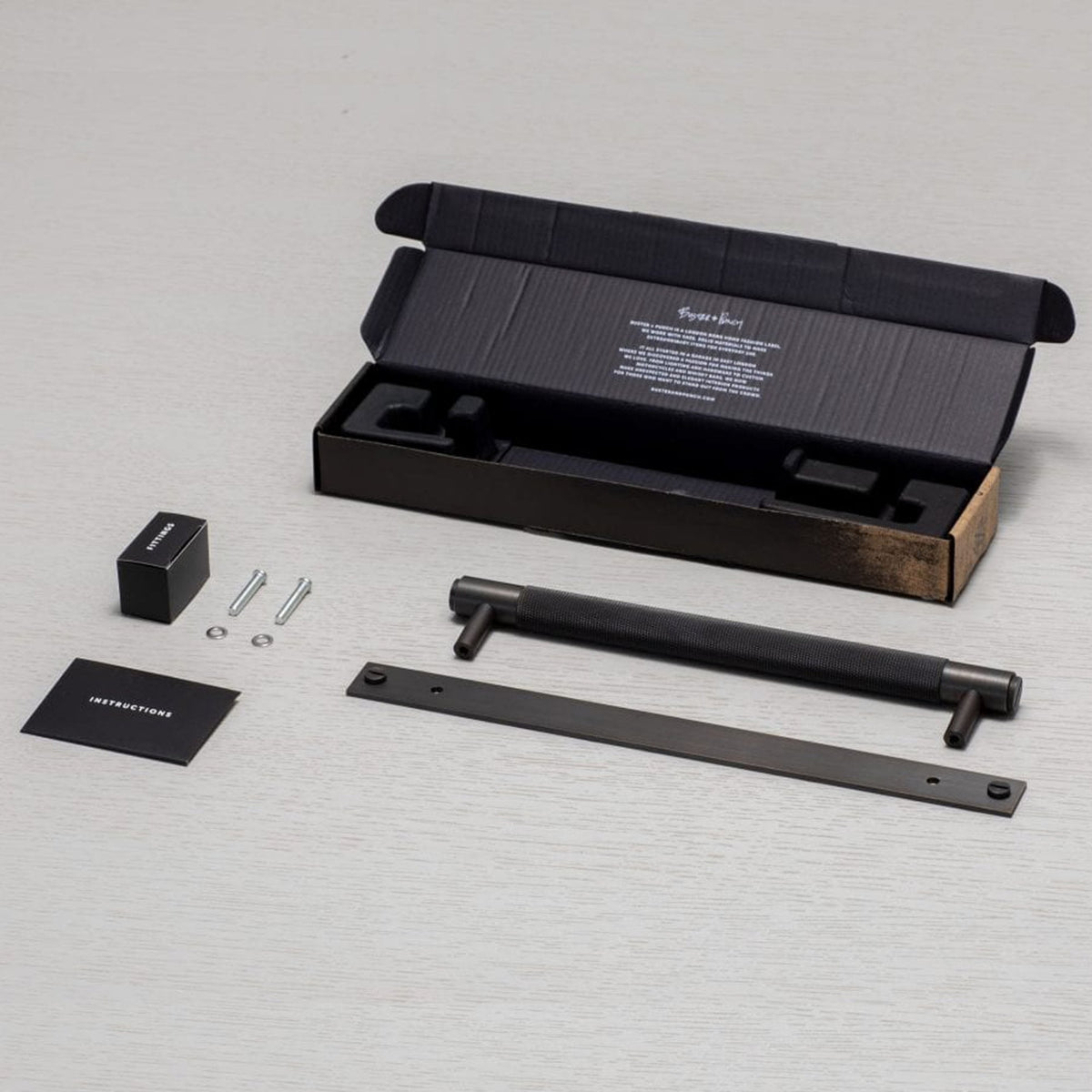 Knurled Medium Pull Bar Cabinet Handle With Back Plate In Smoked Bronze