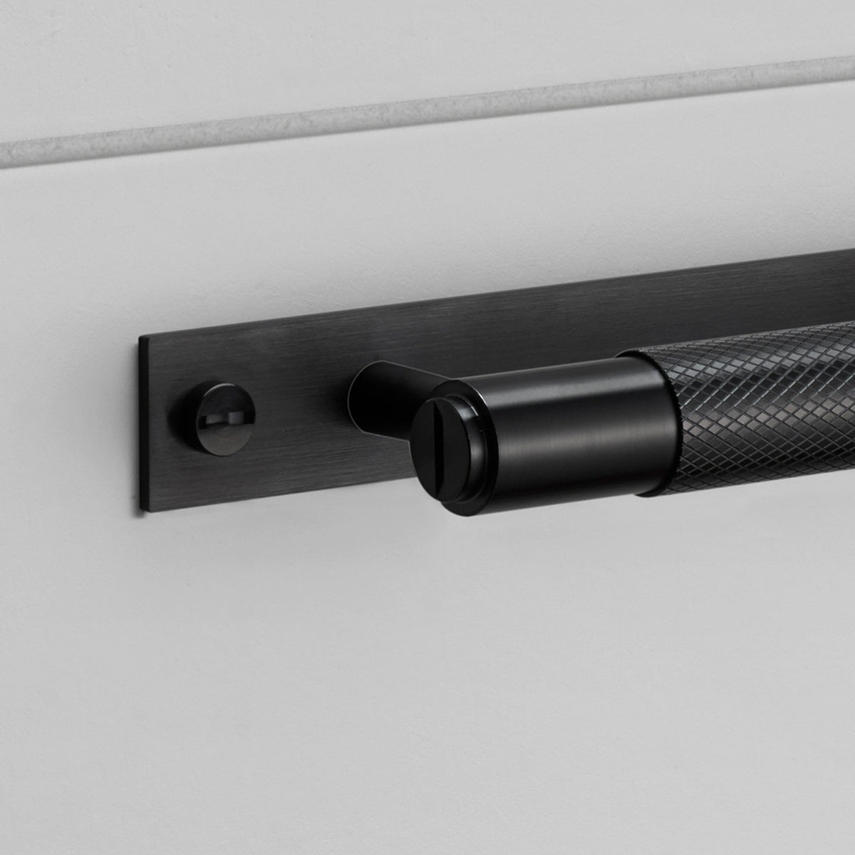 Knurled Large Pull Bar Cabinet Handle With Back Plate In Black