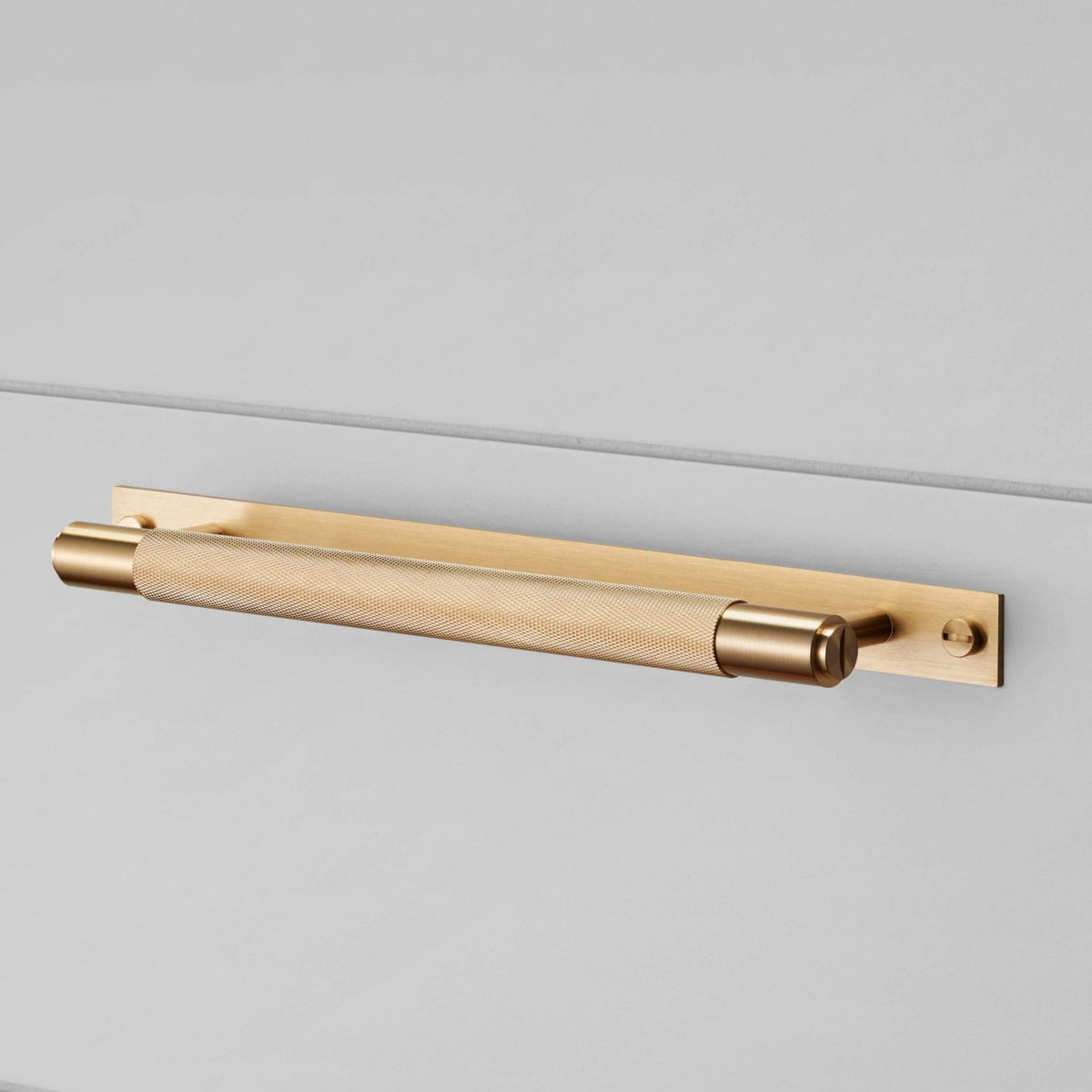 Knurled Large Pull Bar Cabinet Handle With Back Plate In Solid Brass