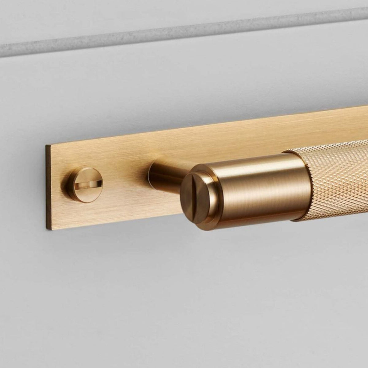 Knurled Large Pull Bar Cabinet Handle With Back Plate In Solid Brass