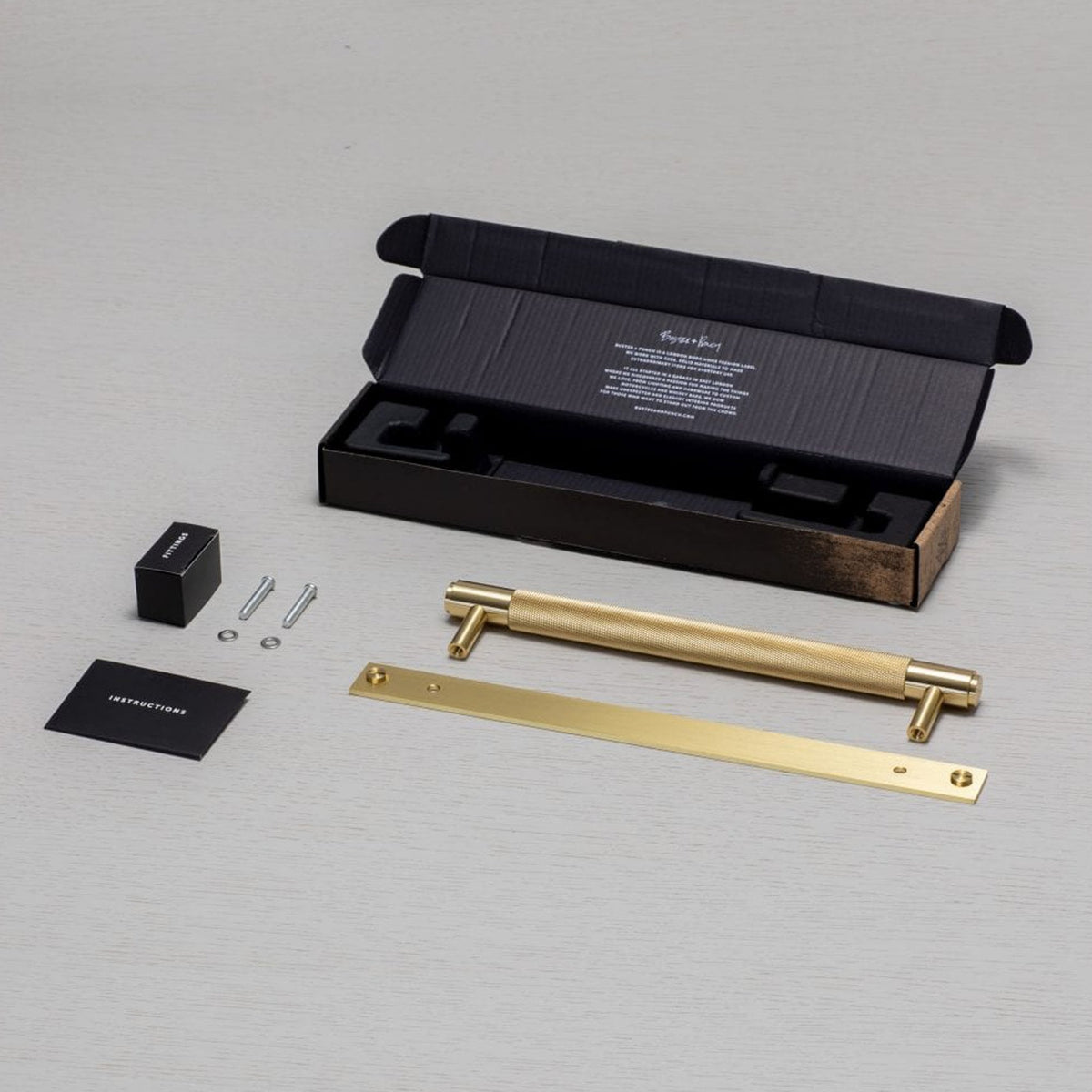 Knurled Large Pull Bar Cabinet Handle With Back Plate In Solid Brass