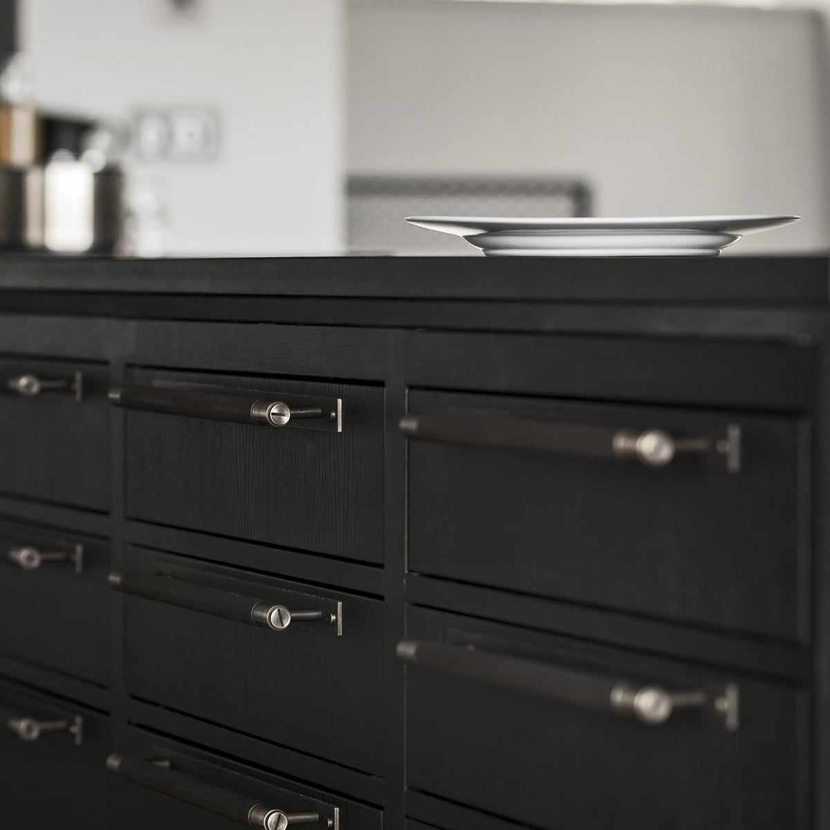 Knurled Large Pull Bar Cabinet Handle With Back Plate In Smoked Bronze