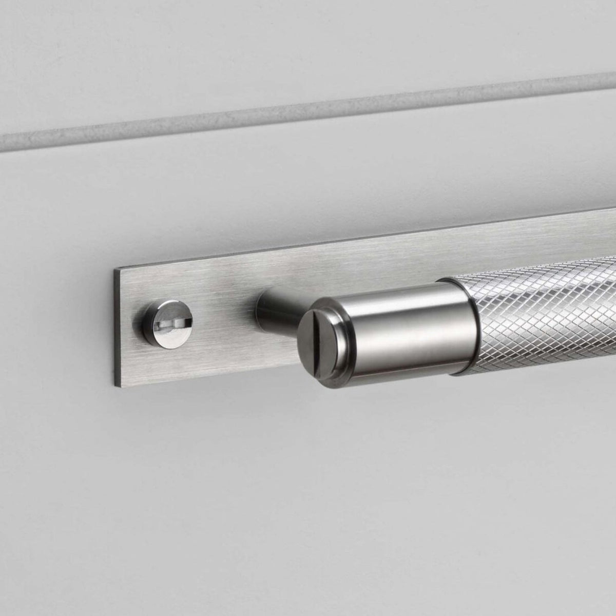 Knurled Large Pull Bar Cabinet Handle With Back Plate In Solid Steel