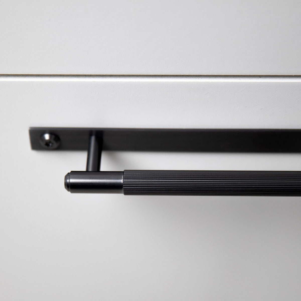 Linear Knurled Large Pull Bar Cabinet Handle With Back Plate In Black