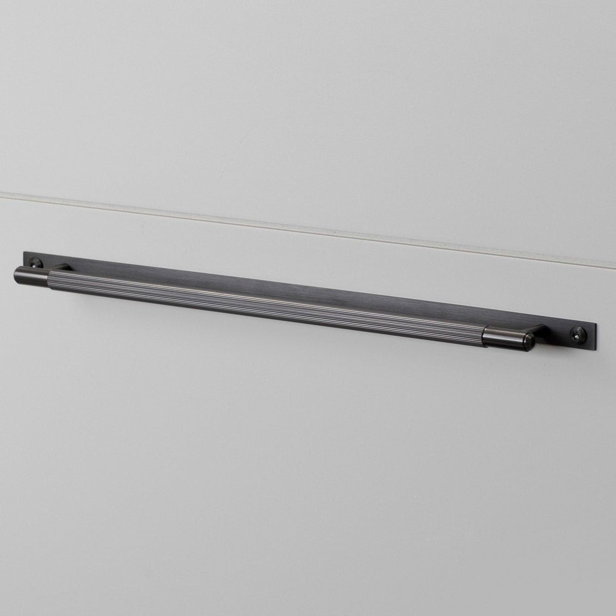 Linear Knurled Large Pull Bar Cabinet Handle With Back Plate In Gun Metal Grey