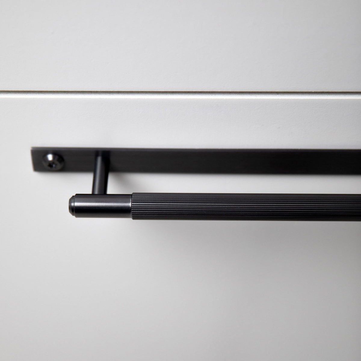 Linear Knurled Large Pull Bar Cabinet Handle With Back Plate In Gun Metal Grey