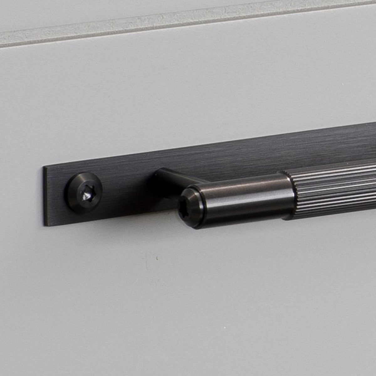 Linear Knurled Large Pull Bar Cabinet Handle With Back Plate In Gun Metal Grey