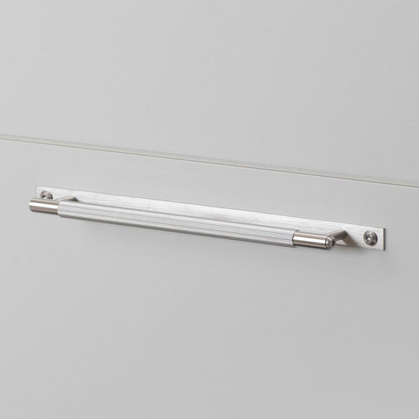 Linear Knurled Medium Pull Bar Cabinet Handle With Back Plate In Solid Steel