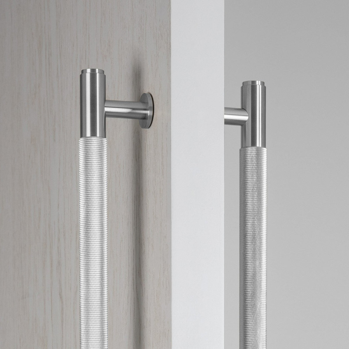 Double Sided Knurled Pull Bar Door Handle In Solid Steel