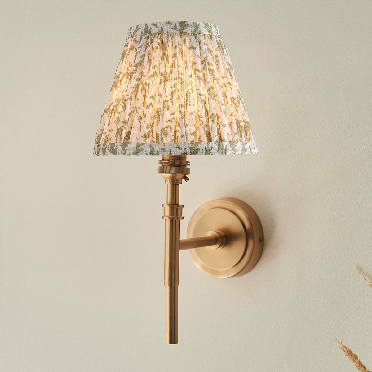 Chester Single Wall Light in Aged Brass with Leaf 16cm Herb Garden Green Shade