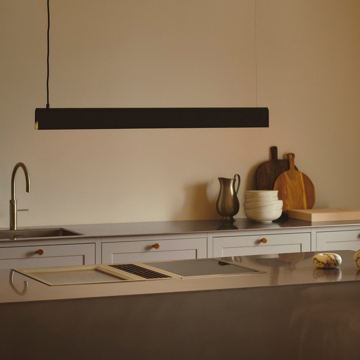 Beau 100 Linear Pendant in Black