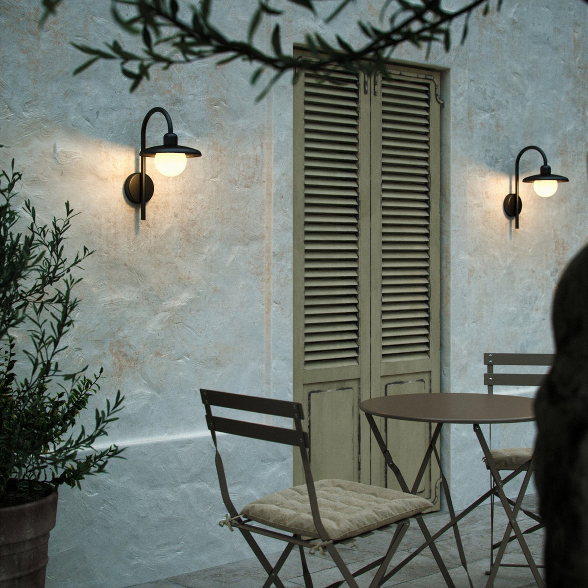 Berlo Outdoor IP44 Wall Light In Black