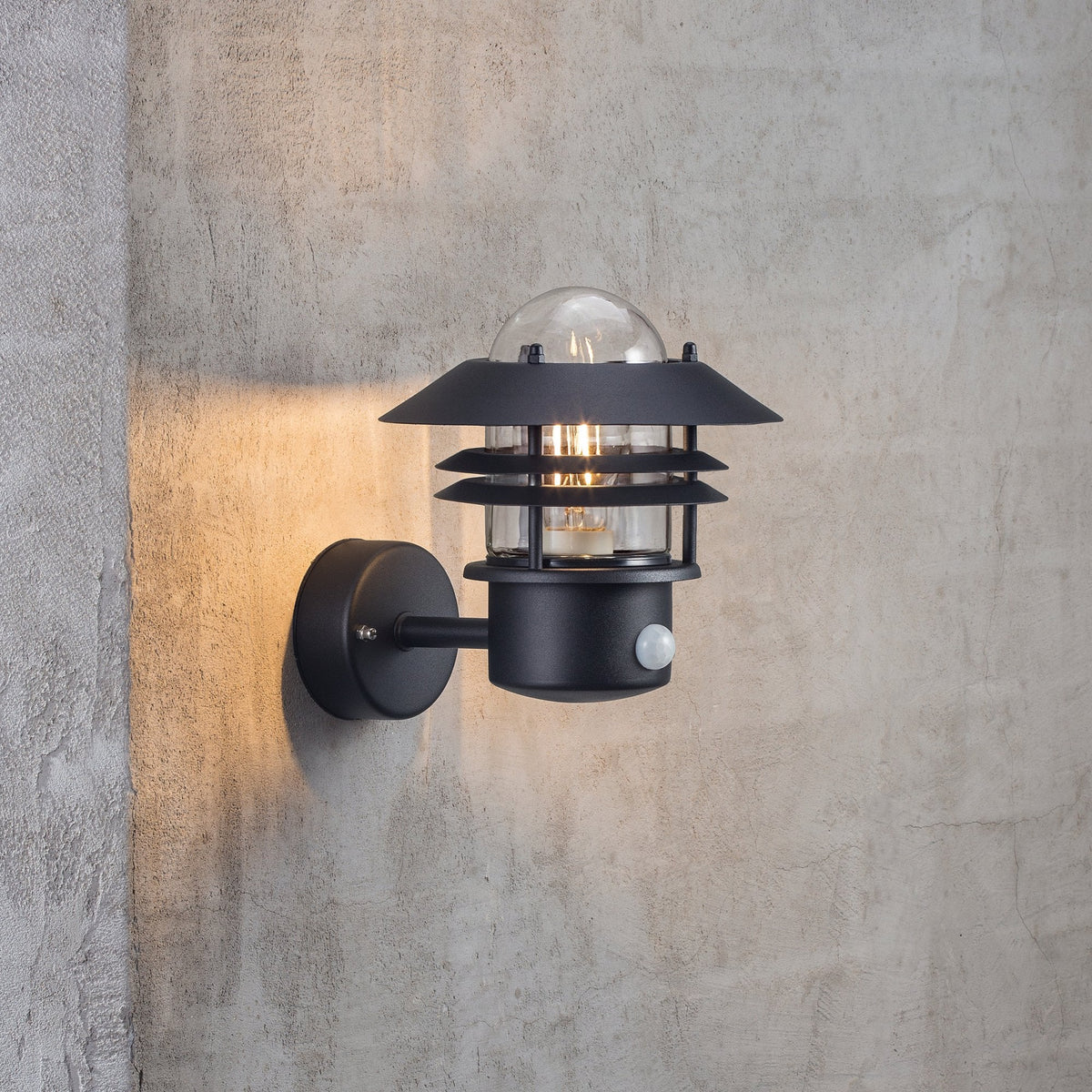 Blokhus Up PIR Wall Light in Black