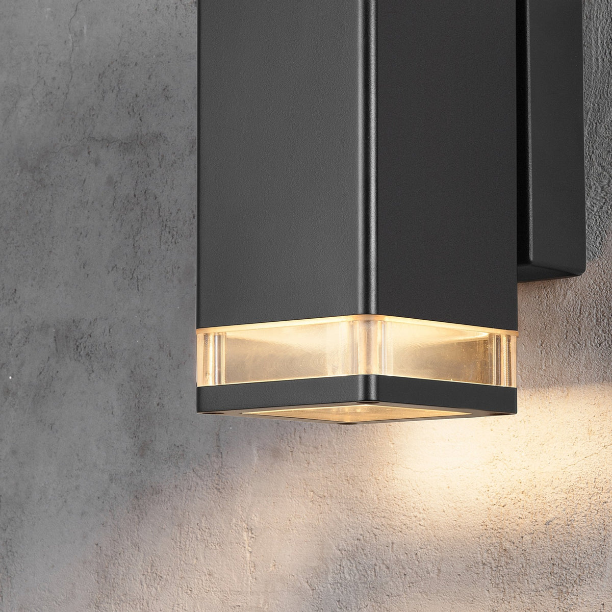 Elm Outdoor IP44 Single Wall Light in Black