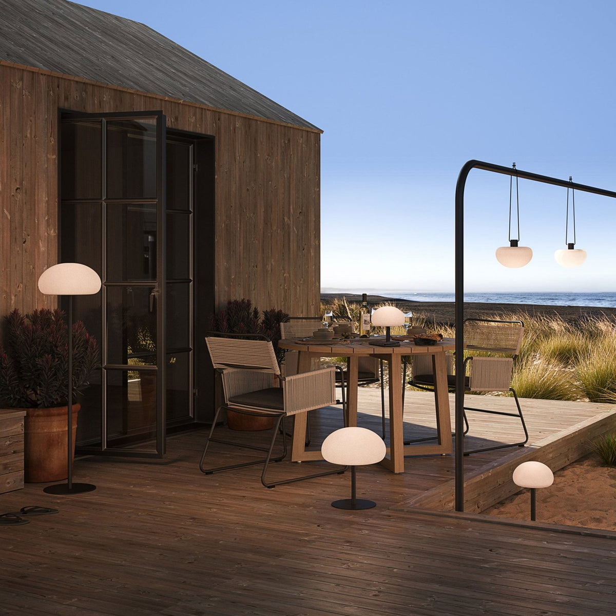 Sponge 34 Rechargeable Table Lamp in Black