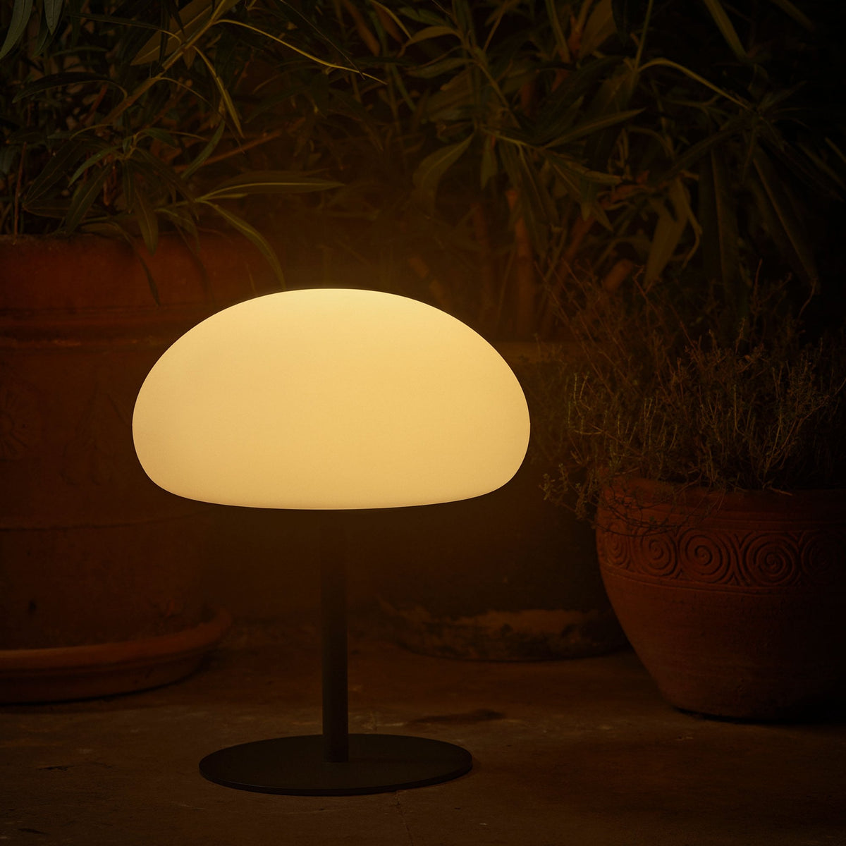 Sponge 34 Rechargeable Table Lamp in Black