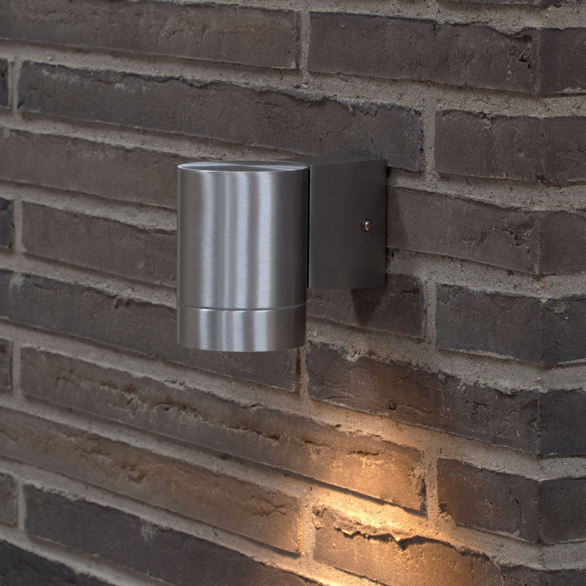 Tin Maxi Outdoor IP54 Single Wall Light in Aluminium