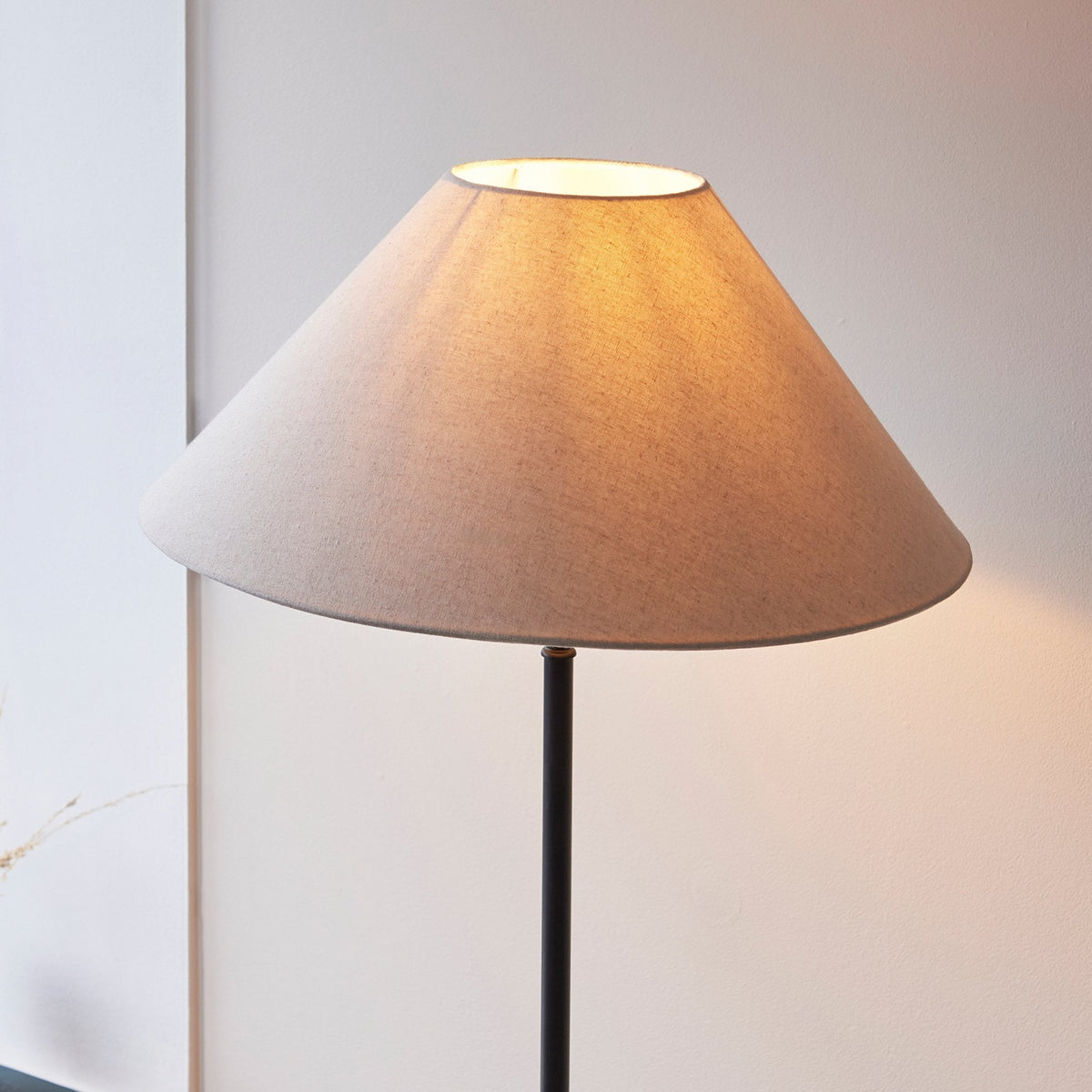 Lille Floor Lamp in Matt Black with Tapered Natural Linen Shade