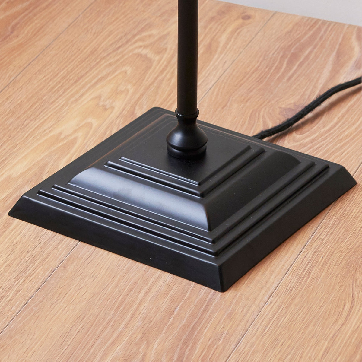 Lille Floor Lamp in Matt Black with Tapered Natural Linen Shade