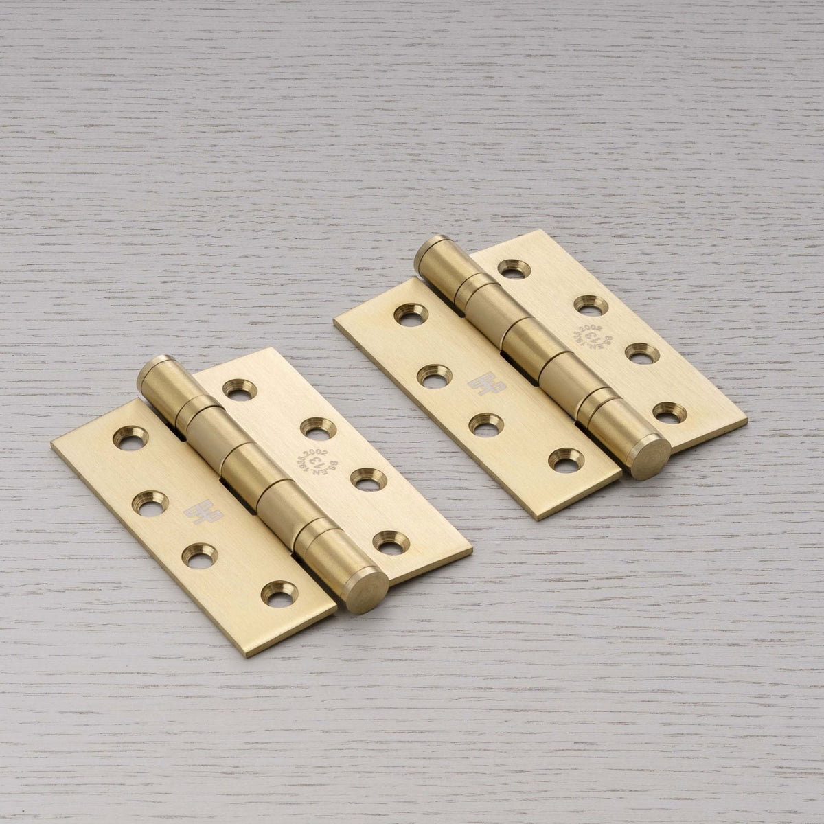 102 Door Hinge Set In Brass