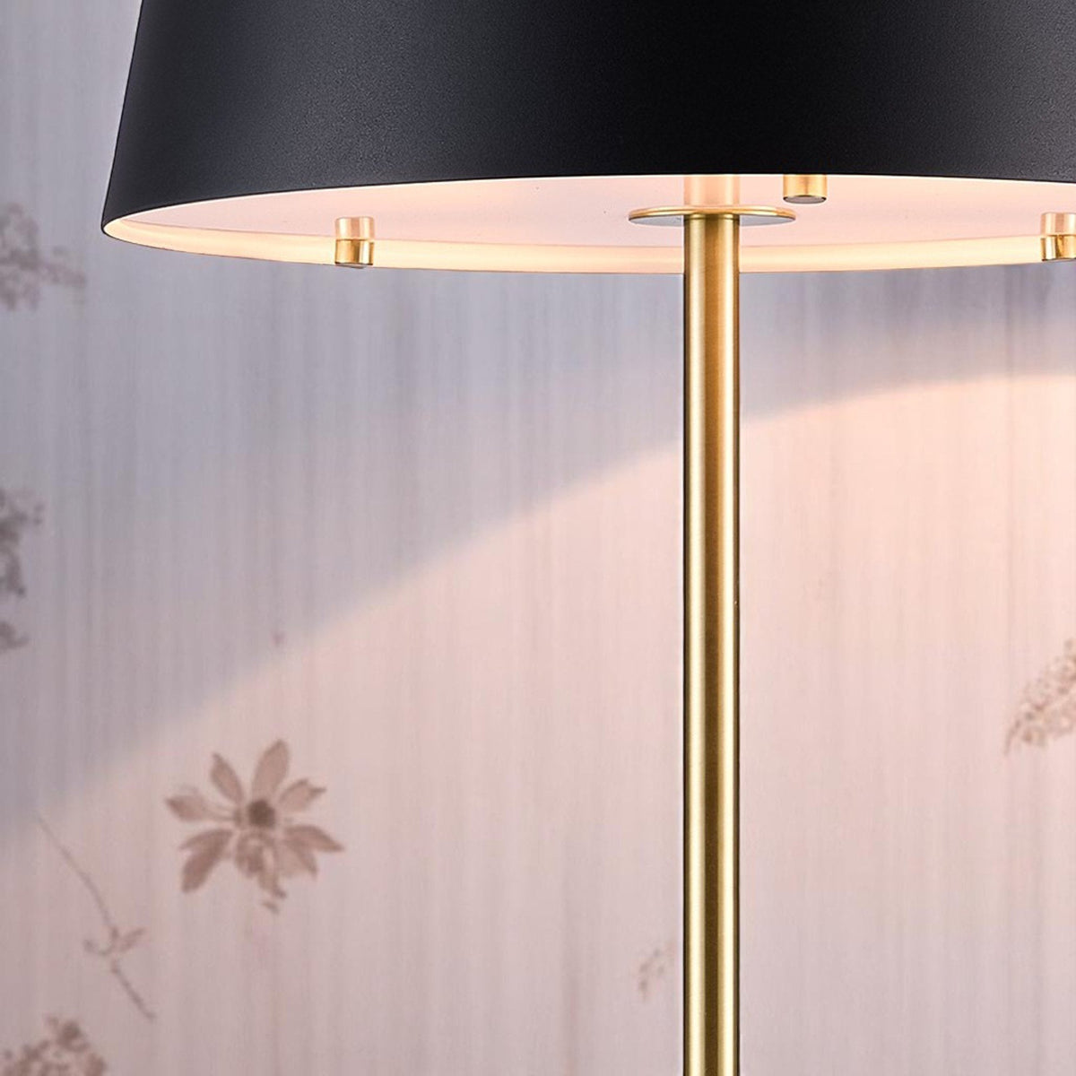 Clasi Table Lamp in Black With Brass Detailing
