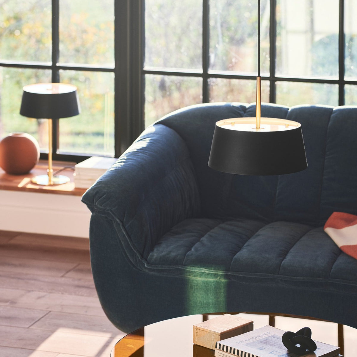 Clasi Table Lamp in Black With Brass Detailing