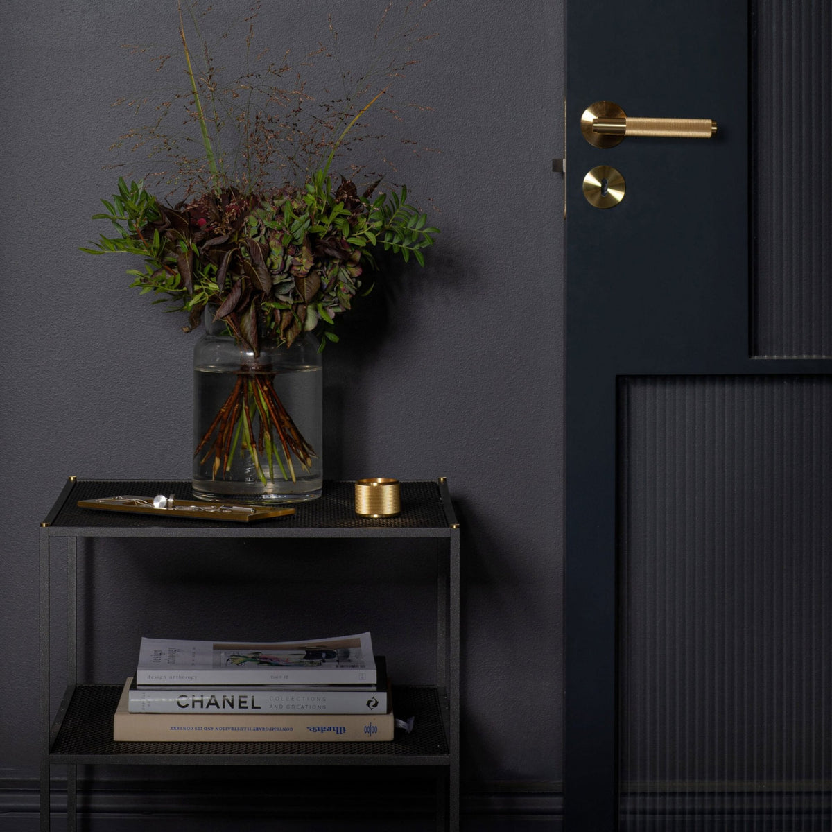 Cross Cut Knurled Single Fixed Door Handle In Brass