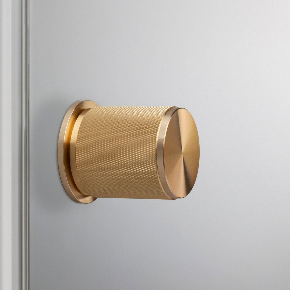 Cross Cut Knurled Door Knob Set In Brass