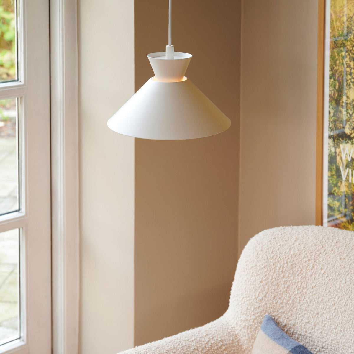 Dial 25 Pendant in White