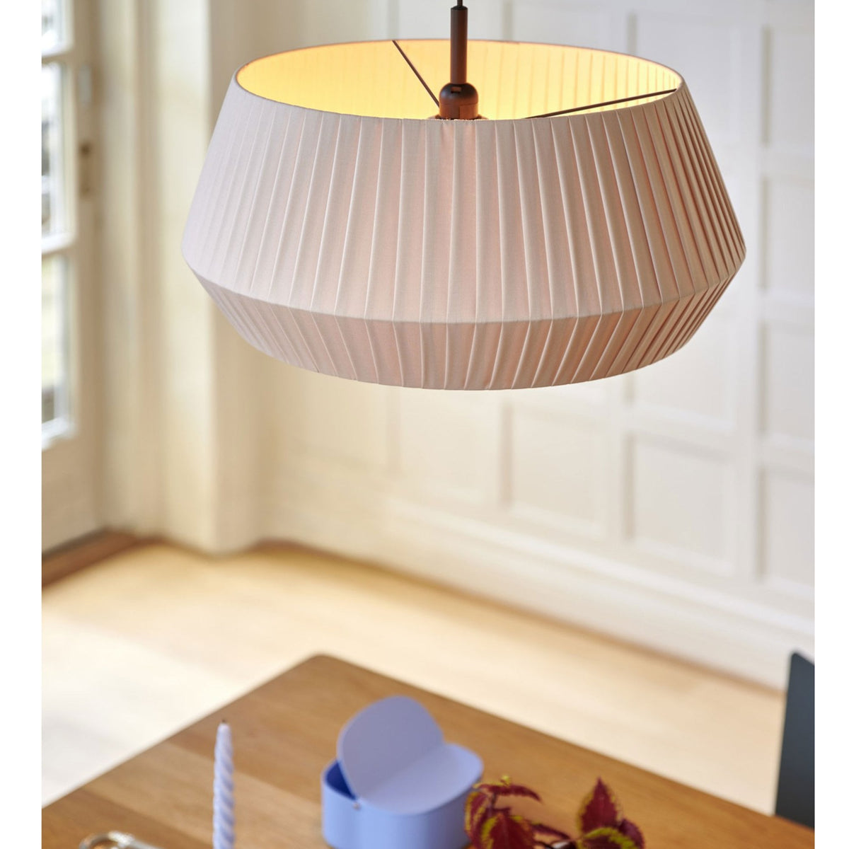 Dicte 53 Pendant in Black with Beige Pleated Cotton Shade