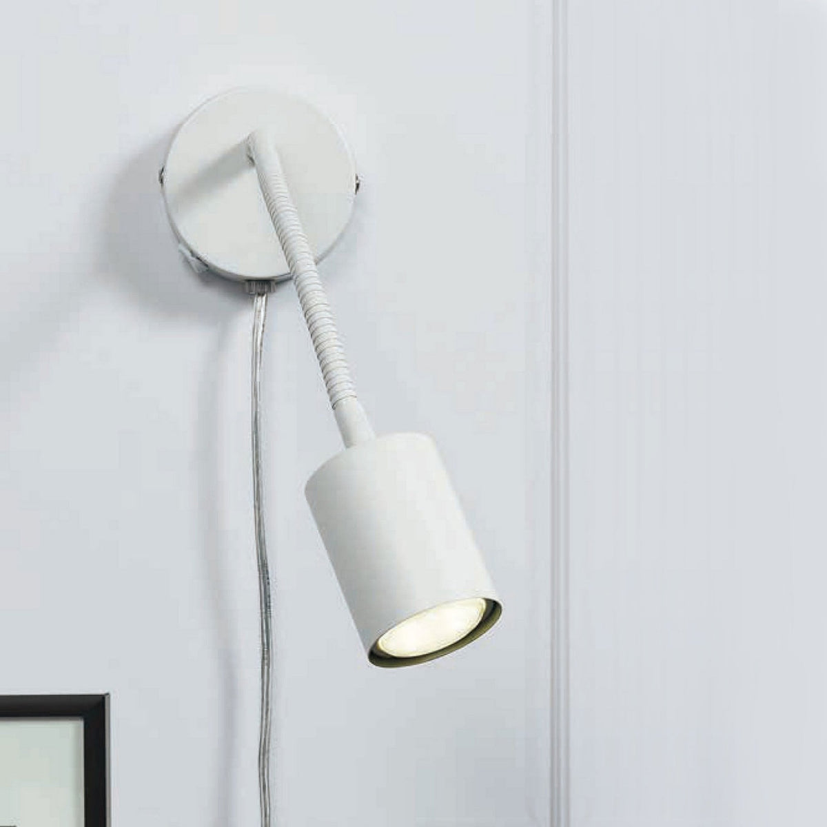 Explore Flex Plugged Reader Light In White