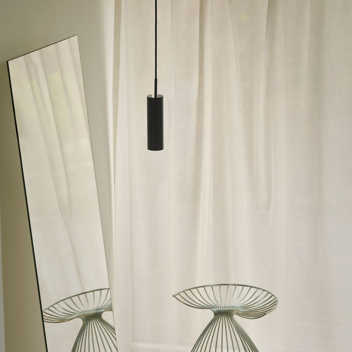Mib Adjustable Head Pendant in Black