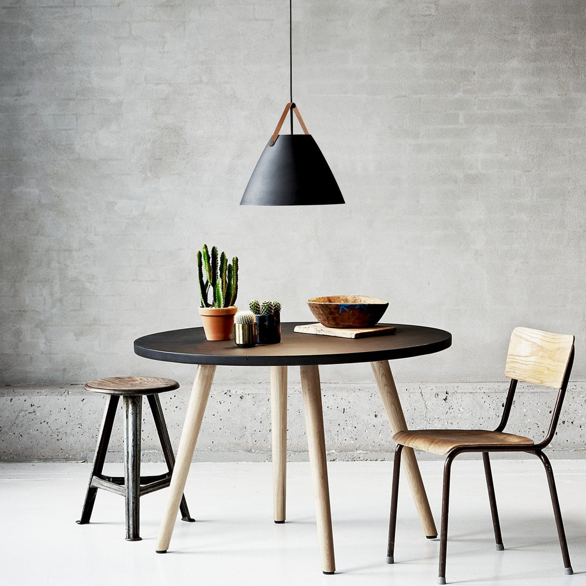 Strap 48 Pendant in Black with Leather Detail