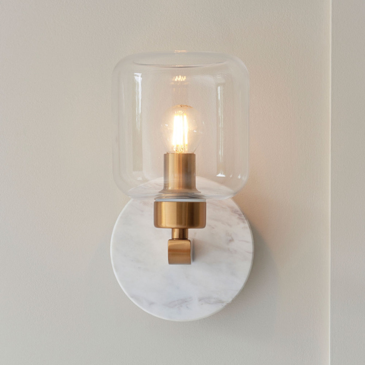 Travi Wall Light in Vintage Brass & White Volakas Marble with Clear Glass Shade