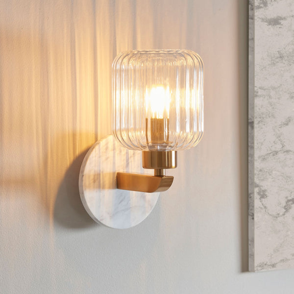 Travi Wall Light in Vintage Brass & White Volakas Marble with Clear Ribbed Glass Shade