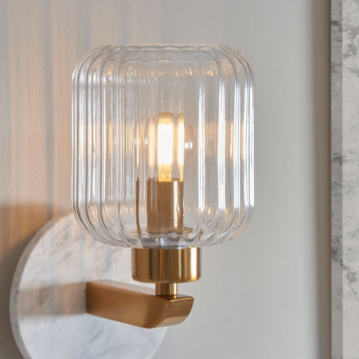 Travi Wall Light in Vintage Brass & White Volakas Marble with Clear Ribbed Glass Shade