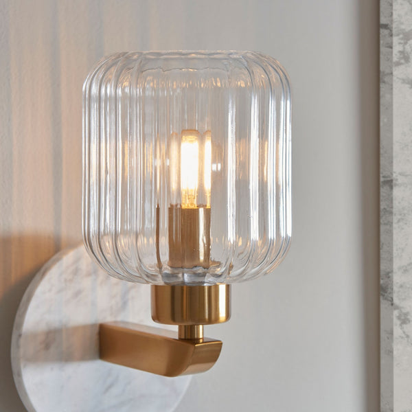 Travi Wall Light in Vintage Brass & White Volakas Marble with Clear Ribbed Glass Shade