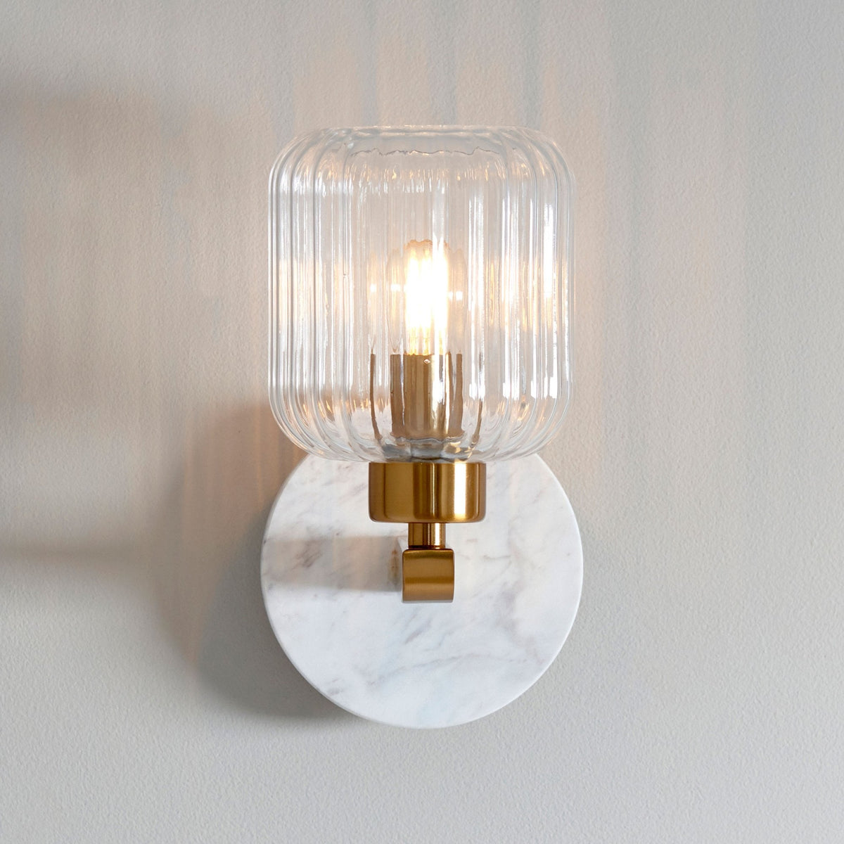Travi Wall Light in Vintage Brass & White Volakas Marble with Clear Ribbed Glass Shade