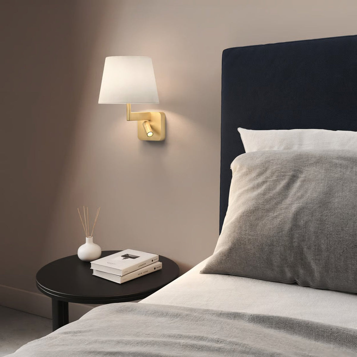 Beaumont Switched Reader in Matt Gold