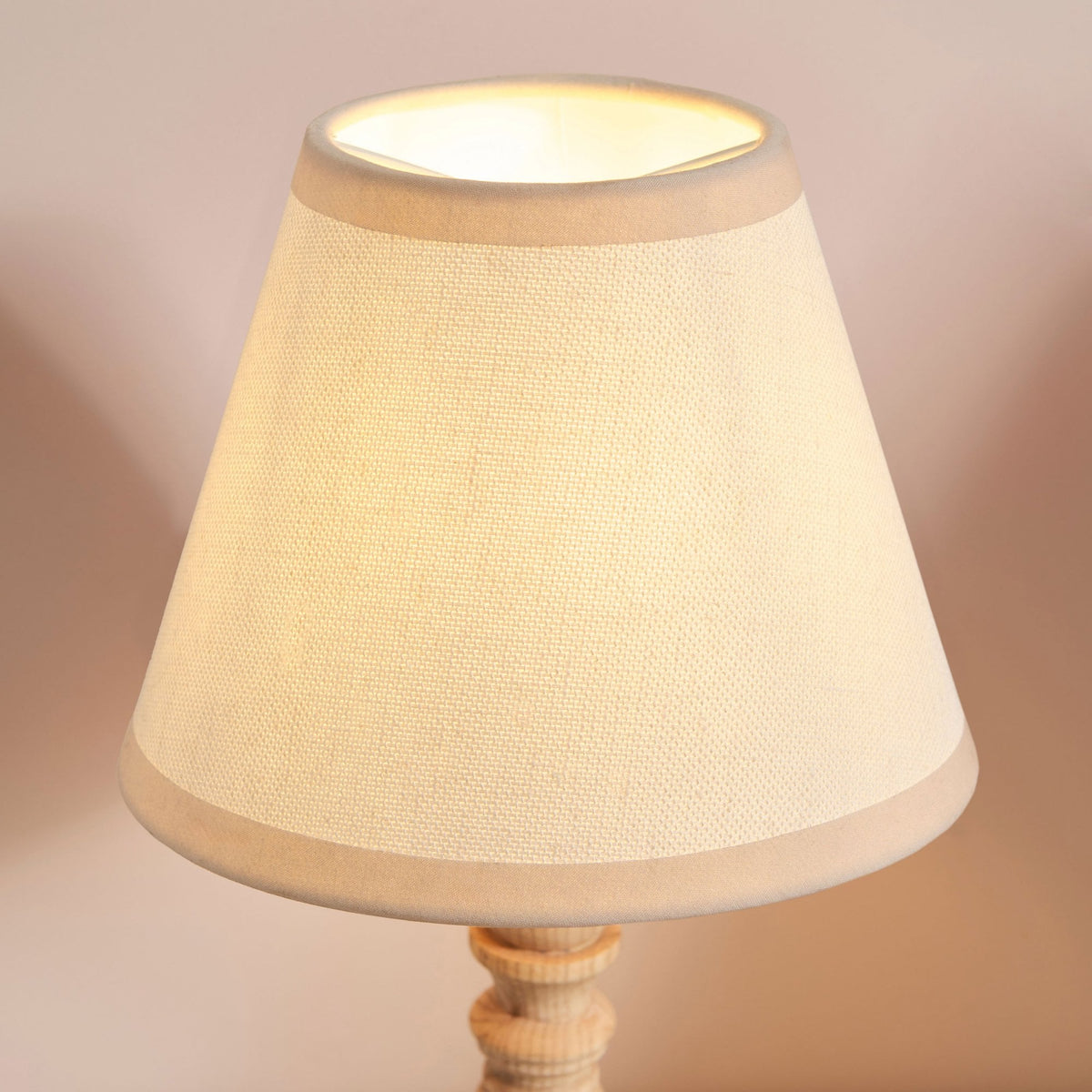 Bibury Table Lamp in Natural Ash with 20cm Ivy Shade
