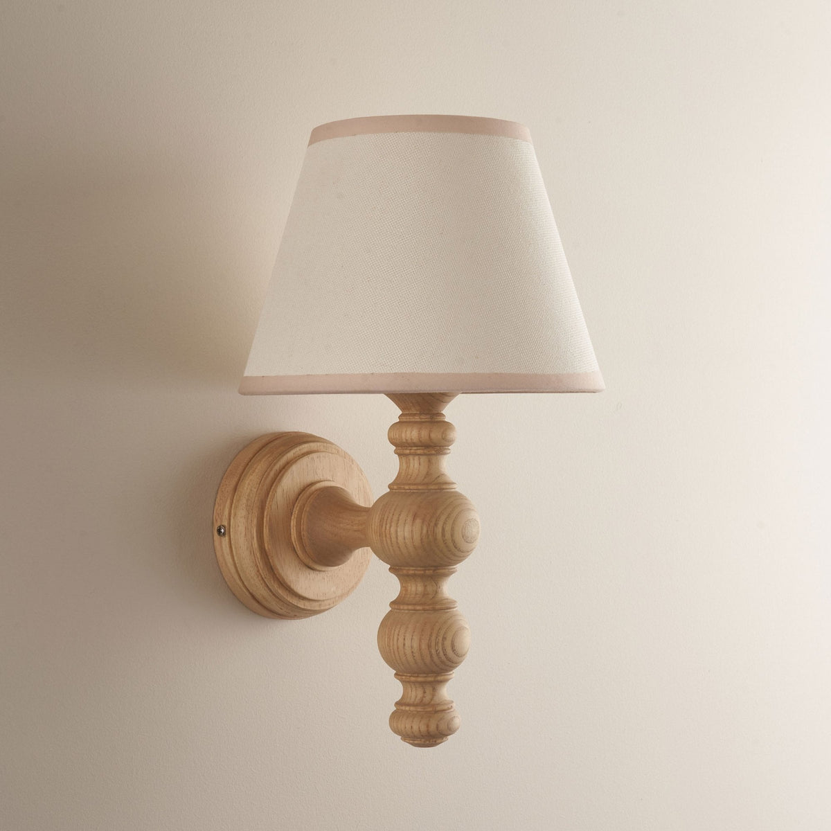 Bibury Wall Light in Natural Ash with 20cm Ivy Shade