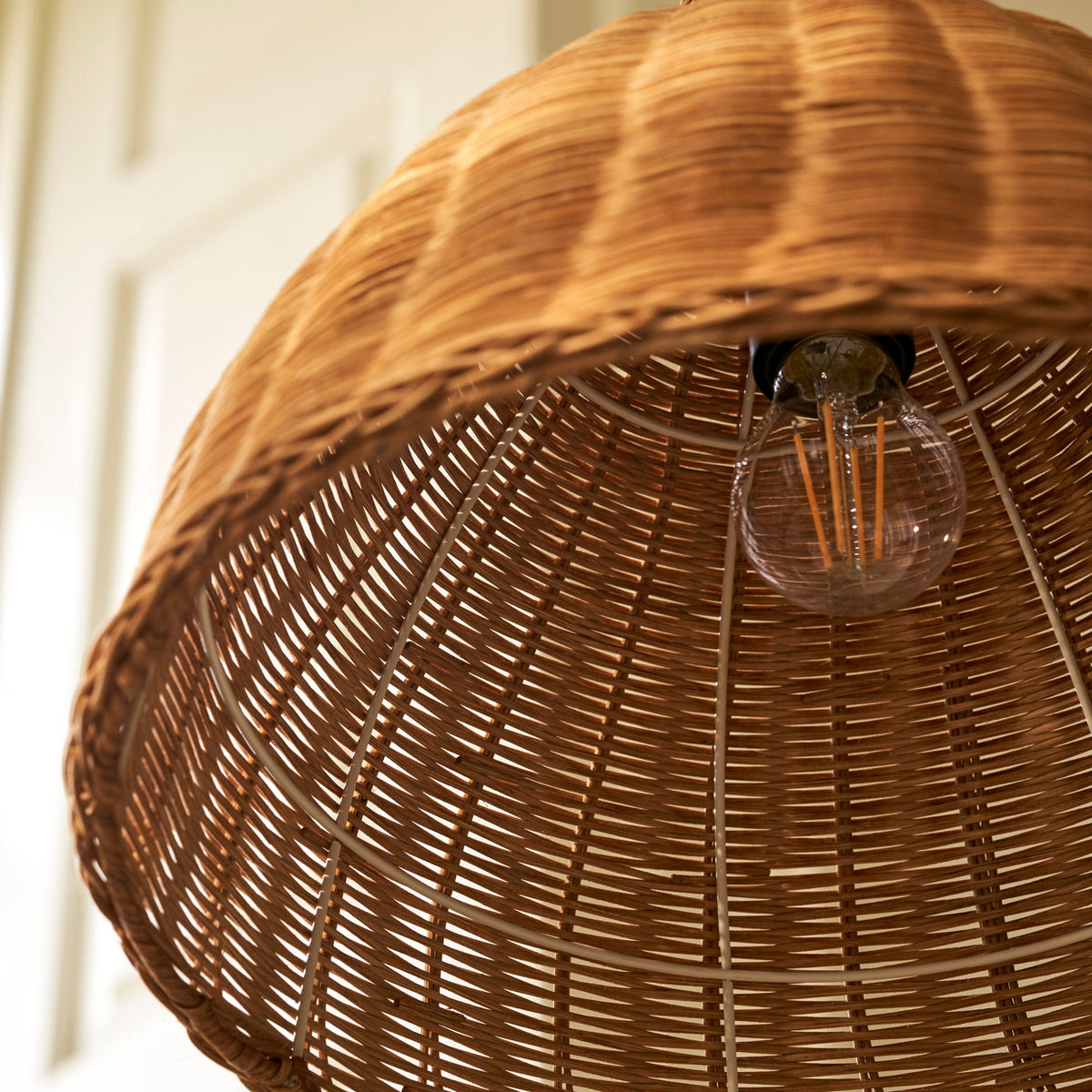 Mouldon Medium Pendant in Rattan