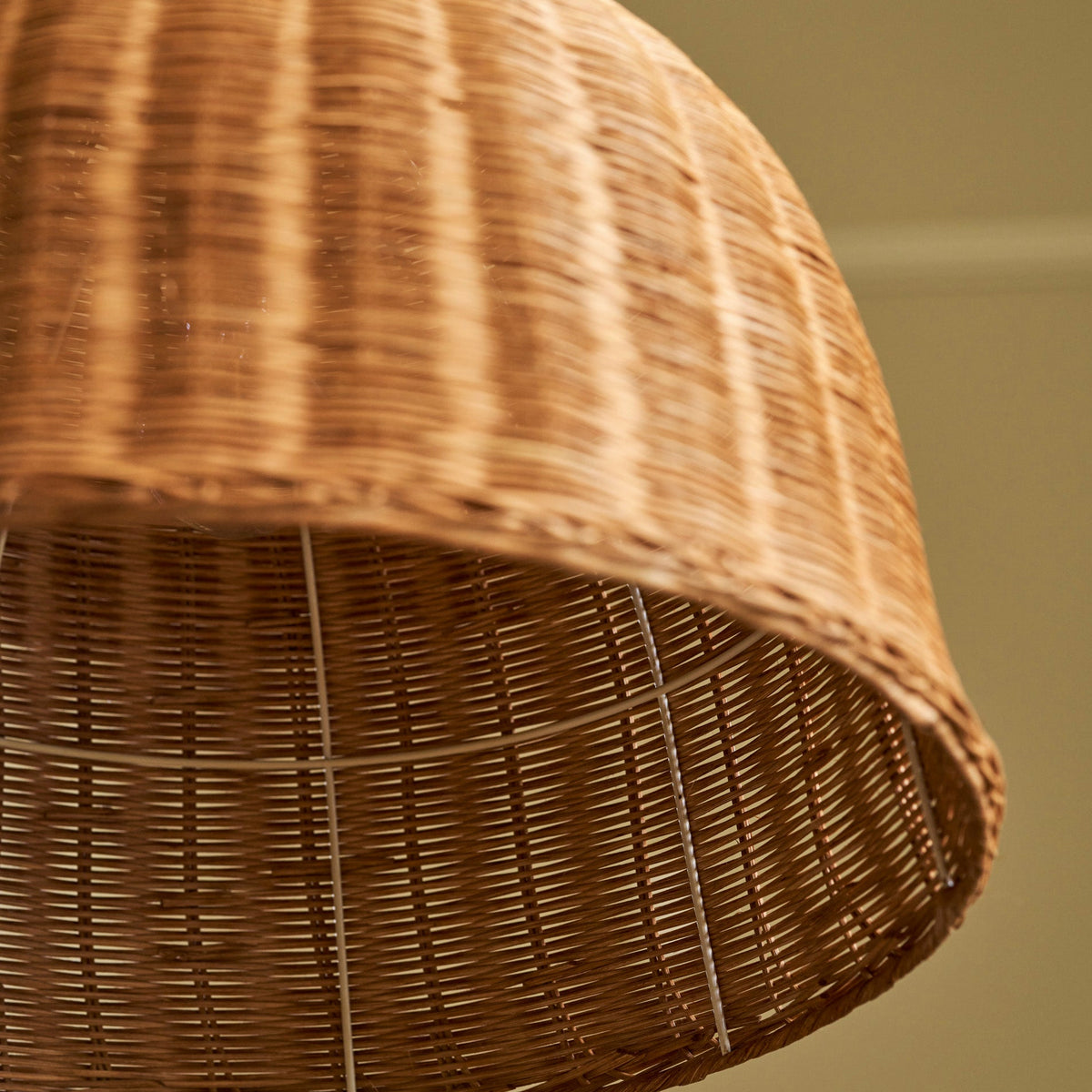 Mouldon Large Pendant in Rattan