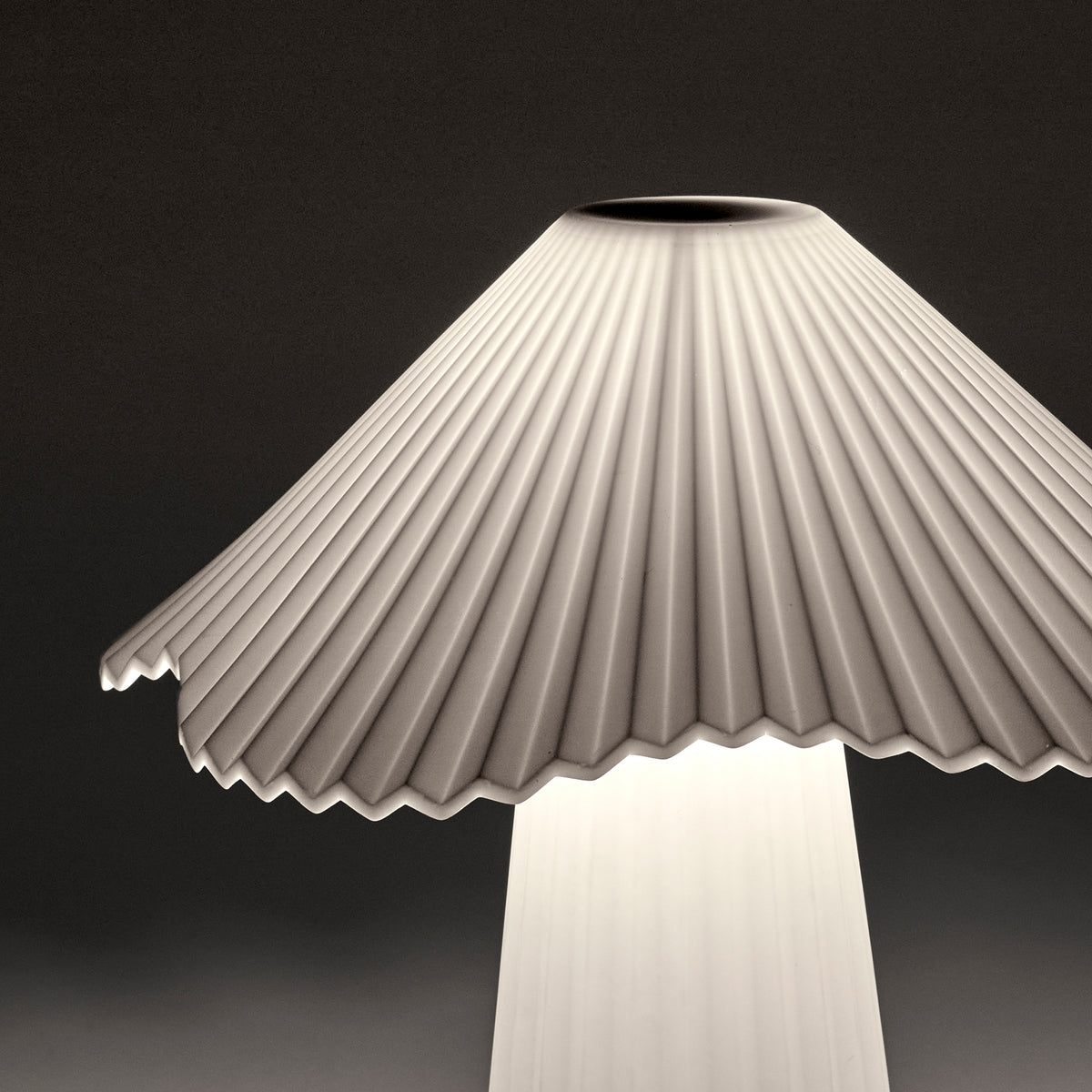 Uala Small Porcelain Table Lamp In White